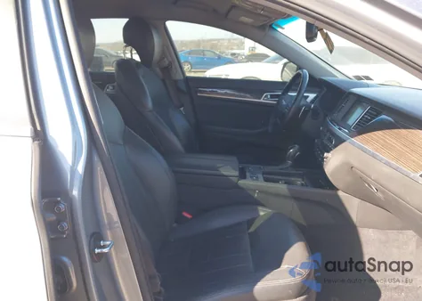 2016 Hyundai Genesis 3.8 z USA, uszkodzony, nr VIN KMHGN4JE2GU142818